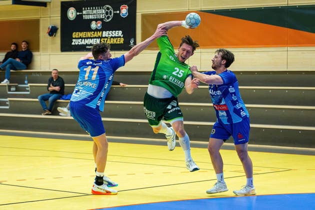 21.01.2026, xovx, Handball Testspiel Handball Bundesliga, HSG Wetzlar - TV Großwallstadt v.l. Ole Klimpke (TV Großwallstadt), Justin Müller (HSG Wetzlar), Maximilian Horner (TV Großwallstadt) Wetzlar-Dutenhofen Sporthalle Dutenhofen Hessen Deutschland (DE)
