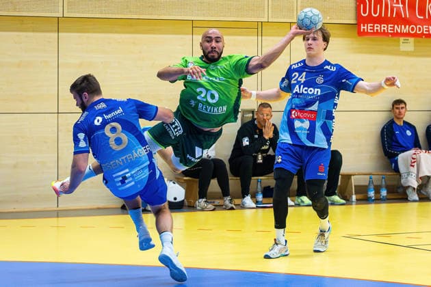 21.01.2026, xovx, Handball Testspiel Handball Bundesliga, HSG Wetzlar - TV Großwallstadt v.l. Florian Eisenträger (TV Großwallstadt), Cyrill Akakpo (HSG Wetzlar), Ben Connar Battermann (TV Großwallstadt) Wetzlar-Dutenhofen Sporthalle Dutenhofen Hessen Deutschland (DE)