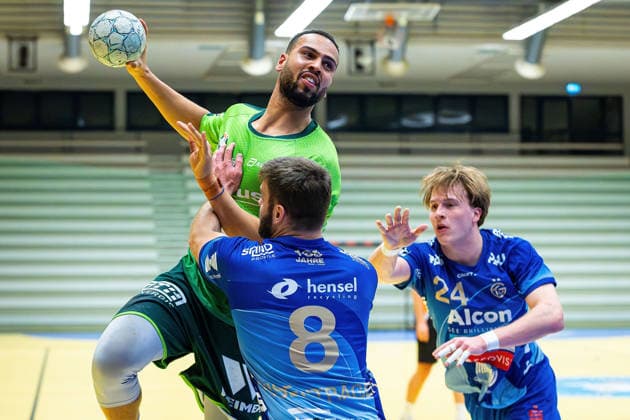 21.01.2026, xovx, Handball Testspiel Handball Bundesliga, HSG Wetzlar - TV Großwallstadt v.l. Philipp Ahouansou (HSG Wetzlar), Florian Eisenträger (TV Großwallstadt), Ben Connar Battermann (TV Großwallstadt) Wetzlar-Dutenhofen Sporthalle Dutenhofen Hessen Deutschland (DE)