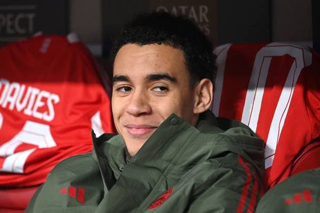 Jamal MUSIALA (Bayern Muenchen), Reservebank,Ersatzbank,Ersatzspieler, Reservespieler,Bank,Ergaenzungsspieler, Einzelbild,angeschnittenes Einzelmotiv,Portraet,Portrait,Porträt. Fussball Champions League,Saison 2025 26, Ligaphase FC Bayern Muenchen - Royale Union Saint-Gilloise 2-0 am 21.01.2026.