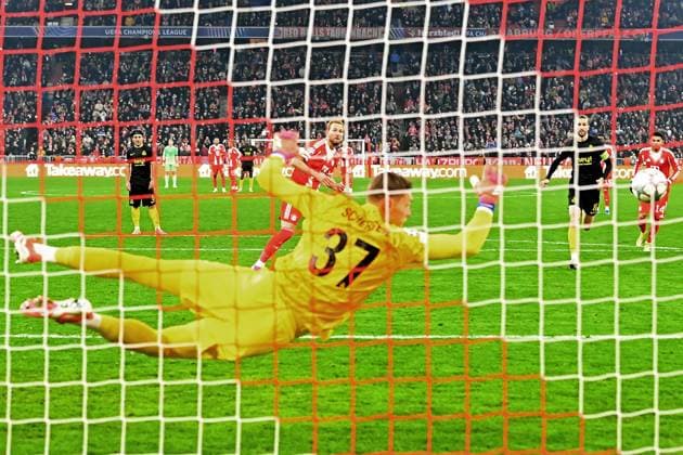 Harry KANE (Bayern Muenchen) verschiesst Elfmeter,Strafstoss,Aktion,Schuss, Hintertorkamera,Hintertorperspektive, Fussball Champions League,Saison 2025 26, Ligaphase FC Bayern Muenchen - Royale Union Saint-Gilloise 2-0 am 21.01.2026.