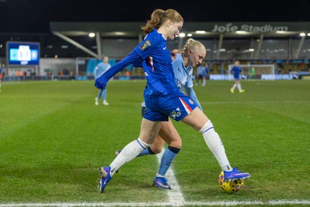 Manchester City v Chelsea - Subway Women s League Cup Semi Final Sjoeke Nusken 6 of Chelsea Women F.C. is tackled by the opponent during the FA Women s League Cup match between Manchester City and Chelsea at the Joie Stadium in Manchester, on January 21, 2026. Manchester United Kingdom  Copyright: xMIxNewsx originalFilename:fletcher-manchest260120_npv8K.jpg