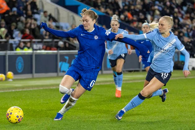 Manchester City v Chelsea - Subway Women s League Cup Semi Final Sjoeke Nusken 6 of Chelsea Women F.C. is tackled by Laura Blindkilde Brown 19 of Manchester City Women F.C. during the FA Women s League Cup match between Manchester City and Chelsea at the Joie Stadium in Manchester, England, on January 21, 2026. Manchester United Kingdom  Copyright: xMIxNewsx originalFilename:fletcher-manchest260120_npYAS.jpg