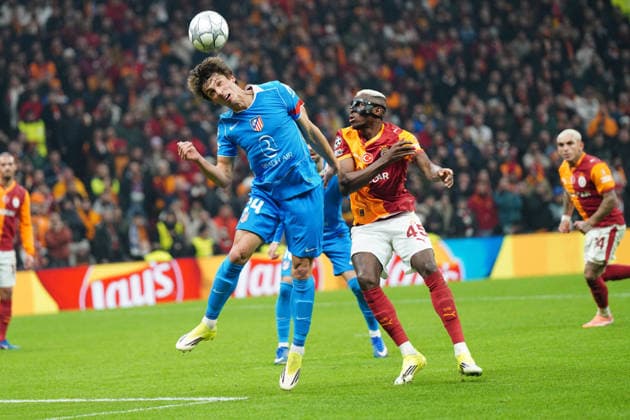ISTANBUL, TURKEY - JANUARY 21: Victor Osimhen (R) of Galatasaray SK and Robin Le Normand (24) of Atletico de Madrid battle for the ball during the UEFA Champions League 2025 26 League Phase MD7 match between Galatasaray A.S. and Atletico de Madrid at Ali Sami Yen Spor Kompleksi Rams Park Stadium on January 21, 2026 in Istanbul, Turkey. Istanbul Turkey Copyright: xSeskimphotox GSaray-AMadrid-210126 (117)