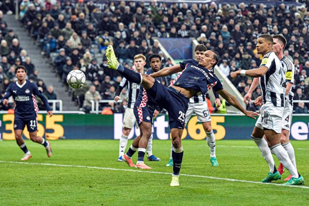 Newcastle United v PSV Eindhoven UEFA Champions League Kiliann Sildillia of PSV Eindhoven is unable to reach a cross during the UEFA Champions League match at St. James s Park, Newcastle 21 01 2026 UK Newspapers OUT Copyright: xJamiexJohnstonx FIL-22840-0353