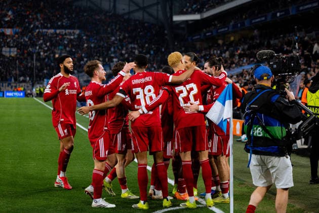 Dominik Szoboszlai of Liverpool FC celebrates with teammates after scoring his first team?s goal during the UEFA Champions League game between Olympique de Marseille and Liverpool FC at Stade Velodrome in Marseille, France. Copyright: xPaulinexFiguetx xSPPx Sportspressphoto_SPR84238