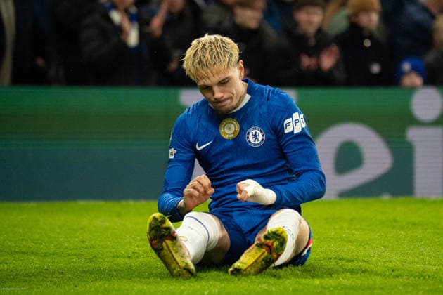 Alejandro Garnacho sitting after recieving a foul in a key area for his team during the UEFA Champions League match between Chelsea and Pafos at Stamford Bridge in London, United Kingdom (Photo by Elliot Legg Sports Press Photo) Copyright: xElliotxLegg SportsxPressxPhotox Sportspressphoto_SPR84265