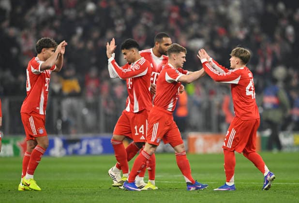 vor Spielbeginn: Spieler des FCB klatschen sich ab Lennart Karl Bayern Muenchen FCB (42) Tom Bischof FC Bayern Muenchen FCB (20) Luis Diaz FC Bayern Muenchen FCB (14) Jonathan Tah FC Bayern Muenchen FCB (04) FC Bayern Muenchen FCB vs R. Union Saint-Gilloise Spieltag 7 21.01.2026 DFL REGULATIONS PROHIBIT ANY USE OF PHOTOGRAPHS AS IMAGE SEQUENCES AND OR QUASI-VIDEO FC Bayern Muenchen FCB vs R. Union Saint-Gilloise