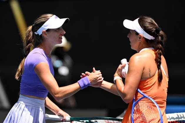 TENNIS AUSTRALIAN OPEN, Jessica Pegula of the USA is congratulated on her win during the Women™s 2nd round match against McCartney Kessler of the USA on day 5 of the 2026 Australian Open tennis tournament at Melbourne Park in Melbourne, Wednesday, January 22, 2026. ( NO ARCHIVING MELBOURNE VICTORIA AUSTRALIA  Copyright: xLUKASxCOCHx 20260122180000440196