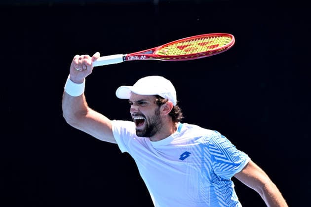 TENNIS AUSTRALIAN OPEN, Valentin Vacherot of Monaco in action during the Men™s 2nd round match against Rinky Hijikata of Australia on day 5 of the 2026 Australian Open tennis tournament at Melbourne Park in Melbourne, Wednesday, January 22, 2026. ( NO ARCHIVING MELBOURNE VICTORIA AUSTRALIA  Copyright: xJAMESxROSSx 20260122122693997154