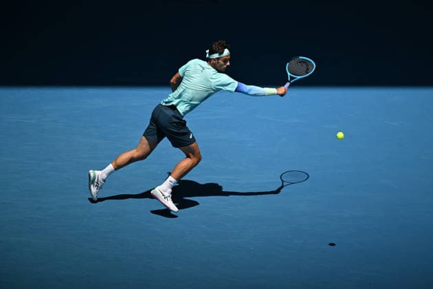 TENNIS AUSTRALIAN OPEN, Lorenzo Musetti of Italy in action during the Men™s 2nd round match against Lorenzo Sonego of Italy on day 5 of the 2026 Australian Open tennis tournament at Melbourne Park in Melbourne, Wednesday, January 22, 2026. ( NO ARCHIVING MELBOURNE VICTORIA AUSTRALIA  Copyright: xLUKASxCOCHx 20260122186813611079