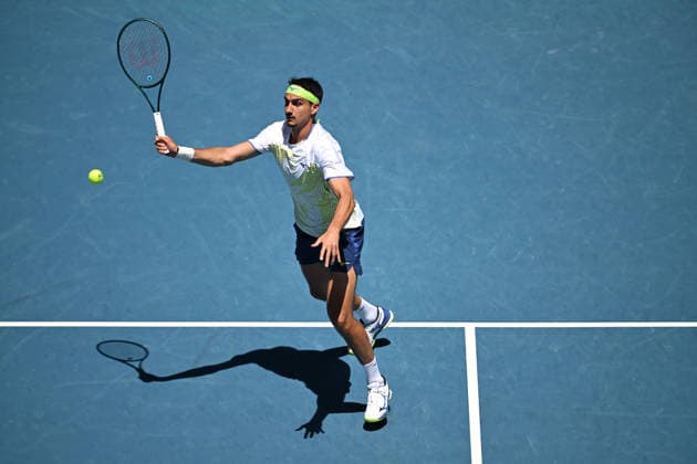 TENNIS AUSTRALIAN OPEN, Lorenzo Sonego of Italy in action during the Men™s 2nd round match against Lorenzo Musetti of Italy on day 5 of the 2026 Australian Open tennis tournament at Melbourne Park in Melbourne, Wednesday, January 22, 2026. ( NO ARCHIVING MELBOURNE VICTORIA AUSTRALIA  Copyright: xLUKASxCOCHx 20260122166575804522