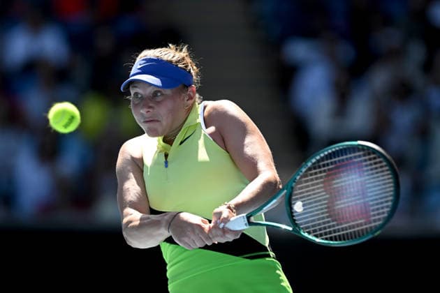 TENNIS AUSTRALIAN OPEN, Amanda Anisimova of the USA in action during the Women™s 2nd round match against Katerina Siniakova of Czechia on day 5 of the 2026 Australian Open tennis tournament at Melbourne Park in Melbourne, Wednesday, January 22, 2026. ( NO ARCHIVING MELBOURNE VICTORIA AUSTRALIA  Copyright: xLUKASxCOCHx 20260122174399388840