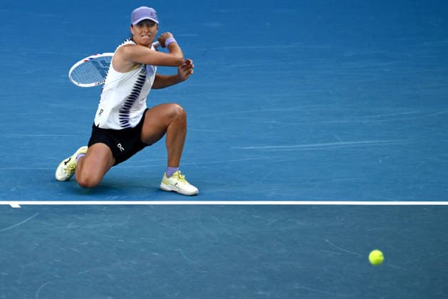 TENNIS AUSTRALIAN OPEN, Iga Swiatek of Poland in action during the Women™s 2nd round match against Marie Bouzkova of Czechia on day 5 of the 2026 Australian Open tennis tournament at Melbourne Park in Melbourne, Wednesday, January 22, 2026. ( NO ARCHIVING MELBOURNE VICTORIA AUSTRALIA  Copyright: xJOELxCARRETTx 20260122164112819235