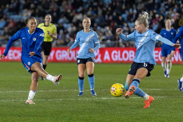 Manchester City v Chelsea - Subway Women s League Cup Semi Final Alex Greenwood 5 of Manchester City Women F.C blocks a shot at goal from Lauren James 10 of Chelsea Women F.C. during the FA Women s League Cup match between Manchester City and Chelsea at the Joie Stadium in Manchester, England, on January 21, 2026. Manchester United Kingdom  Copyright: xMIxNewsx originalFilename:fletcher-manchest260120_npQm3.jpg