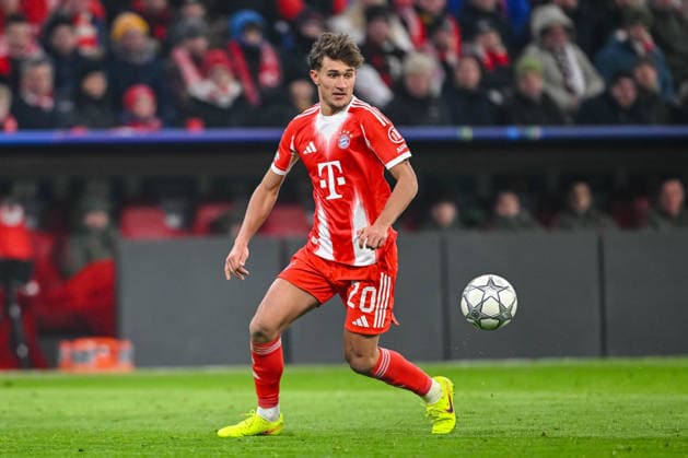 Tom Bischof (FC Bayern München) controls the Ball during the UEFA Champions League 2025 26 League Phase MD7 match between FC Bayern München and R. Union Saint-Gilloise at Football Arena Munich on January 21, 2026 in Munich, Germany. (Photo by Harry Langer DeFodi Images) -