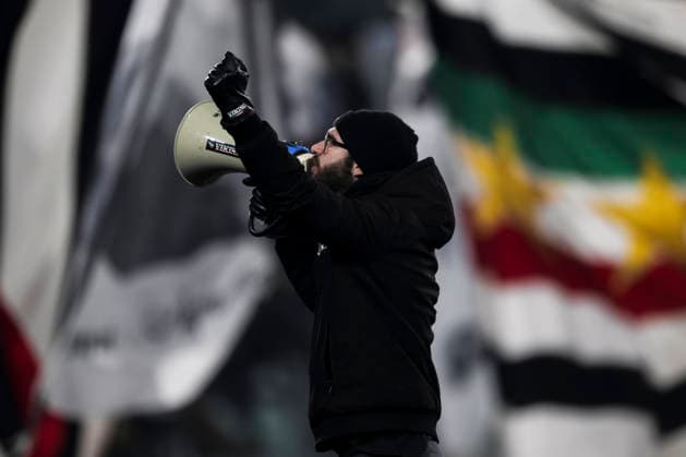 Juventus FC v SL Benfica - UEFA Champions League A Juventus FC fan in the Curva Sud uses a megaphone to lead the singing and incite other supporters during the UEFA Champions League 2025 26 league phase football match between Juventus FC and SL Benfica. Turin Italy Copyright: xNicolòxCampox
