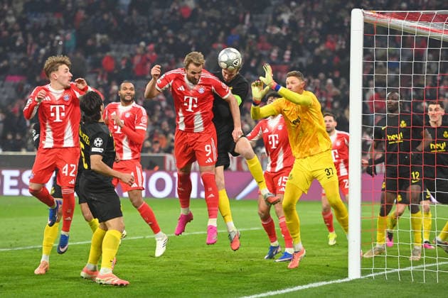 Tor Harry KANE (Bayern Muenchen) zum 1-0, Kopfball,Aktion,Zweikampf gegen Christian BURGESS (Saint Gilloise) und Torwart Kjell SCHERPEN (Saint Gilloise),Strafraumszene. Fussball Champions League,Saison 2025 26, Ligaphase FC Bayern Muenchen - Royale Union Saint-Gilloise 2-0 am 21.01.2026.