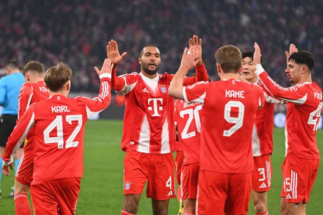 kollektiver Torjubel um Harry KANE (Bayern Muenchen) mit v.li:Lennart KARL (Bayern Muenchen),Jonathan TAH (Bayern Muenchen),Tom BISCHOF (Bayern Muenchen),re:Minjae KIM (FC Bayern Muenchen). Jubel,Freude,Begeisterung,Aktion. Fussball Champions League,Saison 2025 26, Ligaphase FC Bayern Muenchen - Royale Union Saint-Gilloise 2-0 am 21.01.2026.