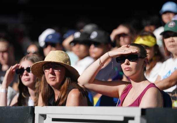 (260122) -- MELBOURNE, Jan. 22, 2026 -- Spectators watch the women s singles 2nd round match between Iga Swiatek of Poland and Marie Bouzkova of the Czech Republic at the Australian Open tennis tournament in Melbourne, Australia, Jan. 22, 2026. (Photo by Xinhua) (SP)AUSTRALIA-MELBOURNE-TENNIS-AUSTRALIAN OPEN-WOMEN S SINGLES WangxShen 