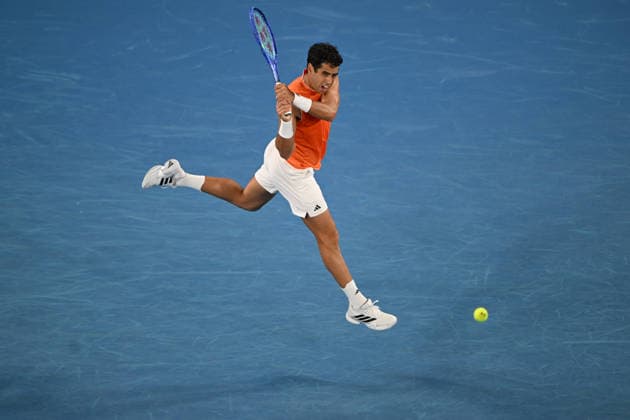 TENNIS AUSTRALIAN OPEN, Jaume Munar of Spain in action during the Men™s 2nd round match against Casper Ruud of Norway on day 5 of the 2026 Australian Open tennis tournament at Melbourne Park in Melbourne, Wednesday, January 22, 2026. ( NO ARCHIVING MELBOURNE VICTORIA AUSTRALIA  Copyright: xLUKASxCOCHx 20260122181104285453