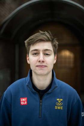 260122 Elis Lundholm, puckelpist, poserar för ett porträtt under en presskonferens anordnad av Svenska Olympiska KommittÃ n den 22 januari 2026 i Stockholm. *** 260122 Elis Lundholm, puckelpist, poses for a portrait during a press conference organized by the Swedish Olympic Committee on 22 January 2026 in Stockholm  Copyright: JOHANNAxSÄLL BB260122BB760