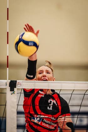 Volleyball Frauen Saison 2025 2026 Volleyball Bundesliga ETV Hamburger Volksbank Volleys vs. USC Münster 22.01.2026 Lina Köster ( 3, ETV Hamburger Volksbank Volleys) beim Aufwärmen Hamburg Sporthalle Hoheluft Hamburg Deutschland