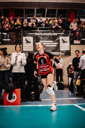 Volleyball Frauen Saison 2025 2026 Volleyball Bundesliga ETV Hamburger Volksbank Volleys vs. USC Münster 22.01.2026 Zoe Konjer ( 8, ETV Hamburger Volksbank Volleys) läuft in die Halle ein Hamburg Sporthalle Hoheluft Hamburg Deutschland