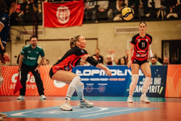 Volleyball Frauen Saison 2025 2026 Volleyball Bundesliga ETV Hamburger Volksbank Volleys vs. USC Münster 22.01.2026 Annahme von Lina Köster ( 3, ETV Hamburger Volksbank Volleys) Hamburg Sporthalle Hoheluft Hamburg Deutschland