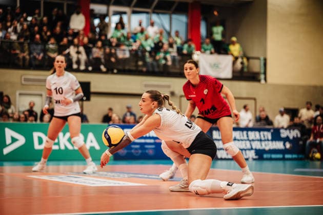 Volleyball Frauen Saison 2025 2026 Volleyball Bundesliga ETV Hamburger Volksbank Volleys vs. USC Münster 22.01.2026 Elena Kömmling ( 7, USC Münster) nimmt den Ball an Hamburg Sporthalle Hoheluft Hamburg Deutschland