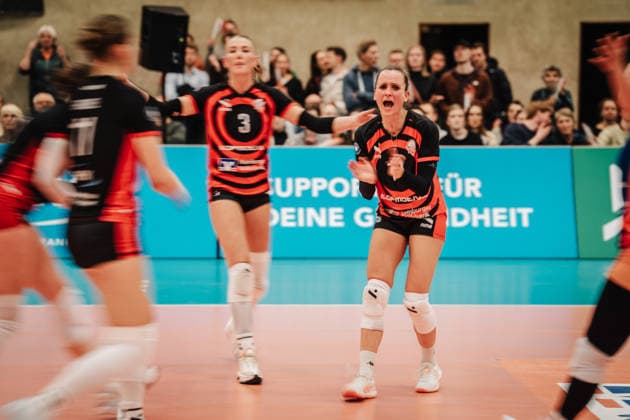 Volleyball Frauen Saison 2025 2026 Volleyball Bundesliga ETV Hamburger Volksbank Volleys vs. USC Münster 22.01.2026 Kathleen Weiß ( 13, ETV Hamburger Volksbank Volleys) jubelt Hamburg Sporthalle Hoheluft Hamburg Deutschland
