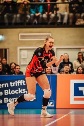 Volleyball Frauen Saison 2025 2026 Volleyball Bundesliga ETV Hamburger Volksbank Volleys vs. USC Münster 22.01.2026 Fiona Dittmann ( 14, ETV Hamburger Volksbank Volleys) jubelt Hamburg Sporthalle Hoheluft Hamburg Deutschland