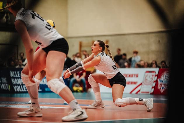 Volleyball Frauen Saison 2025 2026 Volleyball Bundesliga ETV Hamburger Volksbank Volleys vs. USC Münster 22.01.2026 Elena Kömmling ( 7, USC Münster) nimmt den Ball an Hamburg Sporthalle Hoheluft Hamburg Deutschland