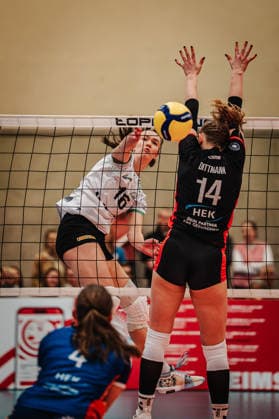 Volleyball Frauen Saison 2025 2026 Volleyball Bundesliga ETV Hamburger Volksbank Volleys vs. USC Münster 22.01.2026 Lena Schultze ( 16, USC Münster) beim Angriff Hamburg Sporthalle Hoheluft Hamburg Deutschland