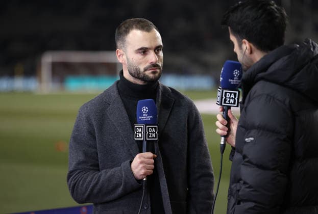 21.01.2026, Fussball UEFA Champions League, Qarabag Agdam FK - Eintracht Frankfurt, v.l., Interimstrainer Dennis Schmitt (Eintracht Frankfurt) im DAZN-Interview DFL DFB REGULATIONS PROHIBIT ANY USE OF PHOTOGRAPHS AS IMAGE SEQUENCES AND OR QUASI-VIDEO. xdcx Copyright: HMBxMedia Claus