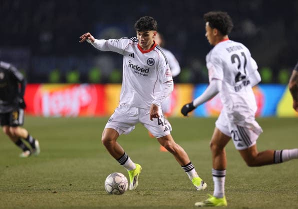 21.01.2026, Fussball UEFA Champions League, Qarabag Agdam FK - Eintracht Frankfurt, v.l., Can Uzun (Eintracht Frankfurt) DFL DFB REGULATIONS PROHIBIT ANY USE OF PHOTOGRAPHS AS IMAGE SEQUENCES AND OR QUASI-VIDEO. xdcx Copyright: HMBxMedia Claus