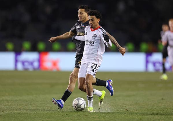 21.01.2026, Fussball UEFA Champions League, Qarabag Agdam FK - Eintracht Frankfurt, v.l., Matheus Silva (Qarabag Agdam FK), Nathaniel Brown (Eintracht Frankfurt) DFL DFB REGULATIONS PROHIBIT ANY USE OF PHOTOGRAPHS AS IMAGE SEQUENCES AND OR QUASI-VIDEO. xdcx Copyright: HMBxMedia Claus