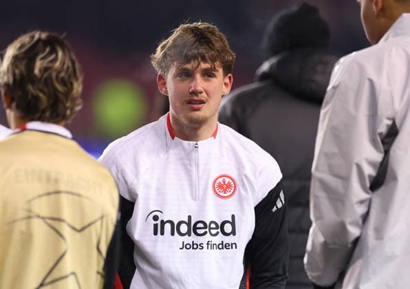 21.01.2026, Fussball UEFA Champions League, Qarabag Agdam FK - Eintracht Frankfurt, v.l., Alexander Staff (Eintracht Frankfurt) enttaeuscht, enttaeuscht schauend, dissapointed, traurig, frustiert, frust, gefrustet, frustrated DFL DFB REGULATIONS PROHIBIT ANY USE OF PHOTOGRAPHS AS IMAGE SEQUENCES AND OR QUASI-VIDEO. xdcx Copyright: HMBxMedia Claus