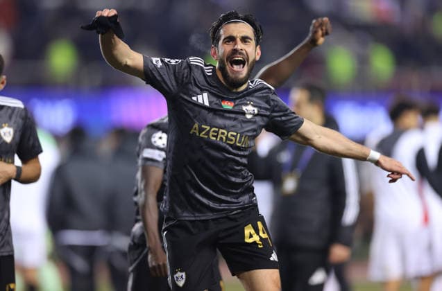 21.01.2026, Fussball UEFA Champions League, Qarabag Agdam FK - Eintracht Frankfurt, v.l., Elvin Cafarquliyev (Qarabag Agdam FK) jubelnd bejubelt jubelt jubeln DFL DFB REGULATIONS PROHIBIT ANY USE OF PHOTOGRAPHS AS IMAGE SEQUENCES AND OR QUASI-VIDEO. xdcx Copyright: HMBxMedia Claus