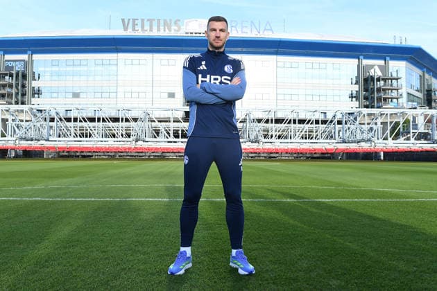 Vorstellung von Edin Dzeko beim FC Schalke 04 am 22.01.2026 in der Veltins Arena in Gelsenkirchen Edin Dzeko ( Schalke )