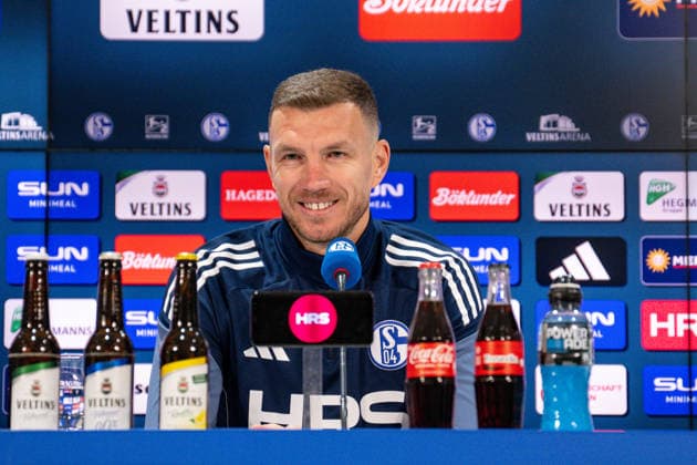 22.01.2026, Fussball, 2. Bundesliga, Saison 2025 2026, Offizielle Vorstellung: Edin DÅ¾eko Dzeko beim FC Schalke 04, Edin DÅ¾eko (FC Schalke 04) xRHR-FOTO TKx