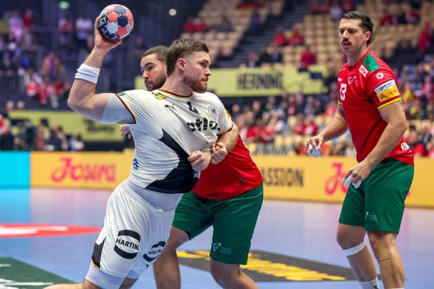 22.01.2026, Handball, Men s EHF EURO 2026, Deutschland - Portugal, Jyske Bank Boxen in Herning, Dänemark, Main Round: Johannes Golla (Germany 04) im Zweikampf gegen Luis Diogo Sousa Frade (Portugal 82) Dänemark