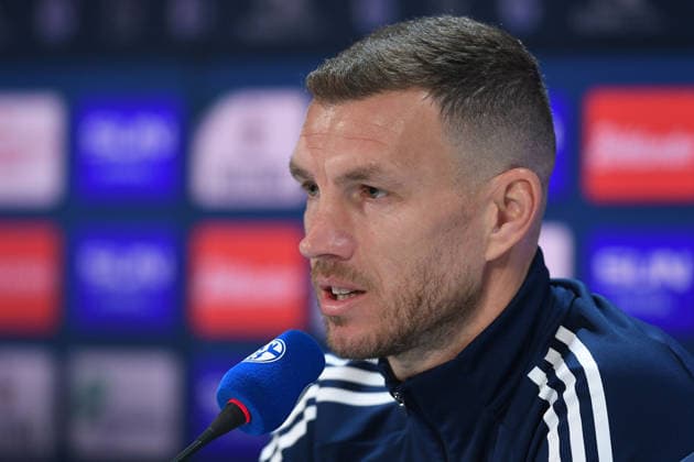 Vorstellung von Edin Dzeko beim FC Schalke 04 am 22.01.2026 in der Veltins Arena in Gelsenkirchen Edin Dzeko ( Schalke )