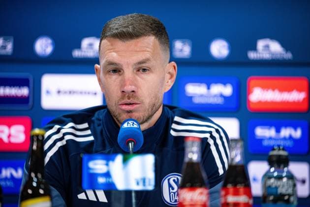 22.01.2026, Fussball, 2. Bundesliga, Saison 2025 2026, Offizielle Vorstellung: Edin DÅ¾eko Dzeko beim FC Schalke 04, Edin DÅ¾eko (FC Schalke 04), xRHR-FOTO TKx