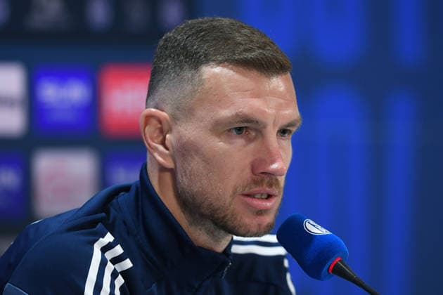 Vorstellung von Edin Dzeko beim FC Schalke 04 am 22.01.2026 in der Veltins Arena in Gelsenkirchen Edin Dzeko ( Schalke )