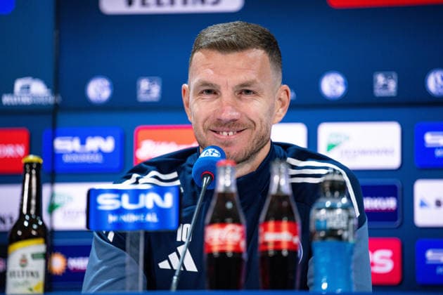 22.01.2026, Fussball, 2. Bundesliga, Saison 2025 2026, Offizielle Vorstellung: Edin DÅ¾eko Dzeko beim FC Schalke 04, Edin DÅ¾eko (FC Schalke 04), xRHR-FOTO TKx