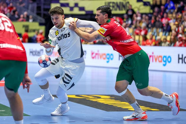 22.01.2026, Handball, Men s EHF EURO 2026, Deutschland - Portugal, Jyske Bank Boxen in Herning, Dänemark, Main Round: Marko Grgic (Germany 71) im Zweikampf gegen Rocha Nogueira (Portugal 13) Dänemark