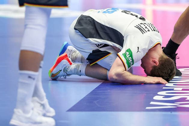 22.01.2026, Handball, Men s EHF EURO 2026, Deutschland - Portugal, Jyske Bank Boxen in Herning, Dänemark, Main Round: Nils Lichtlein (Germany 03) enttäuscht Enttäuschung Dänemark