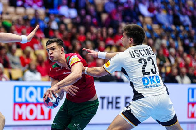 Francisco Costa (Portugal, 26), Renars Uscins (Deutschland, 23) DEN, Deutschland vs. Portugal, Handball, EHF Europameisterschaft 2026, Hauptrunde, Spieltag 1, 22.01.2026 DEN, Deutschland vs. Portugal, Handball, EHF Europameisterschaft 2026, Hauptrunde, Spieltag 1, 22.01.2026 Herning Copyright: xEibner-Pressefoto MarcelxvonxFehrnx EP_MFN
