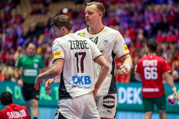 22.01.2026, Handball, Men s EHF EURO 2026, Deutschland - Portugal, Jyske Bank Boxen in Herning, Dänemark, Main Round: Lukas Zerbe (Germany 17) neben Justus Fischer (Germany 54) Dänemark